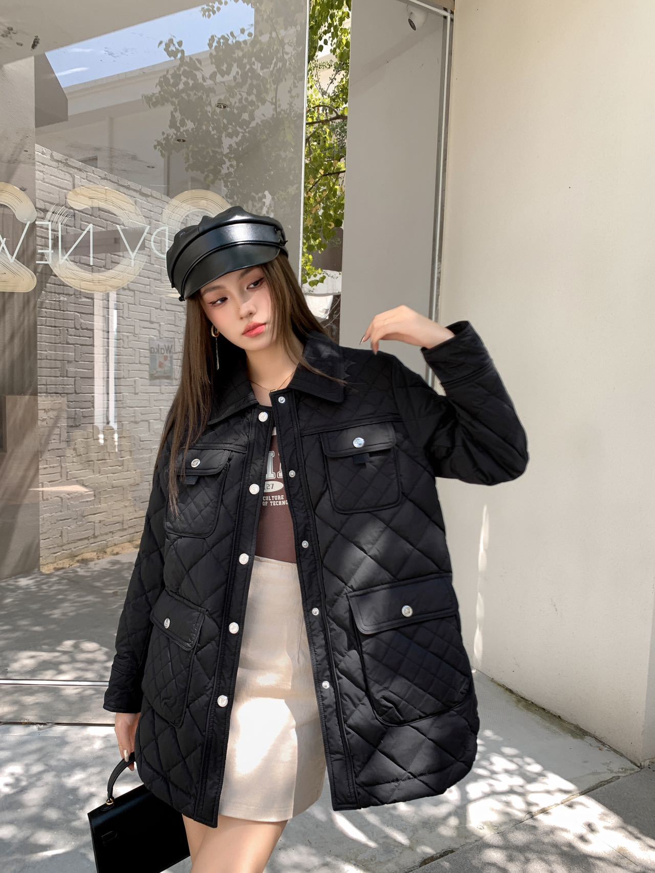 23Q811小香風中長(cháng)款翻領壓花羽絨服
